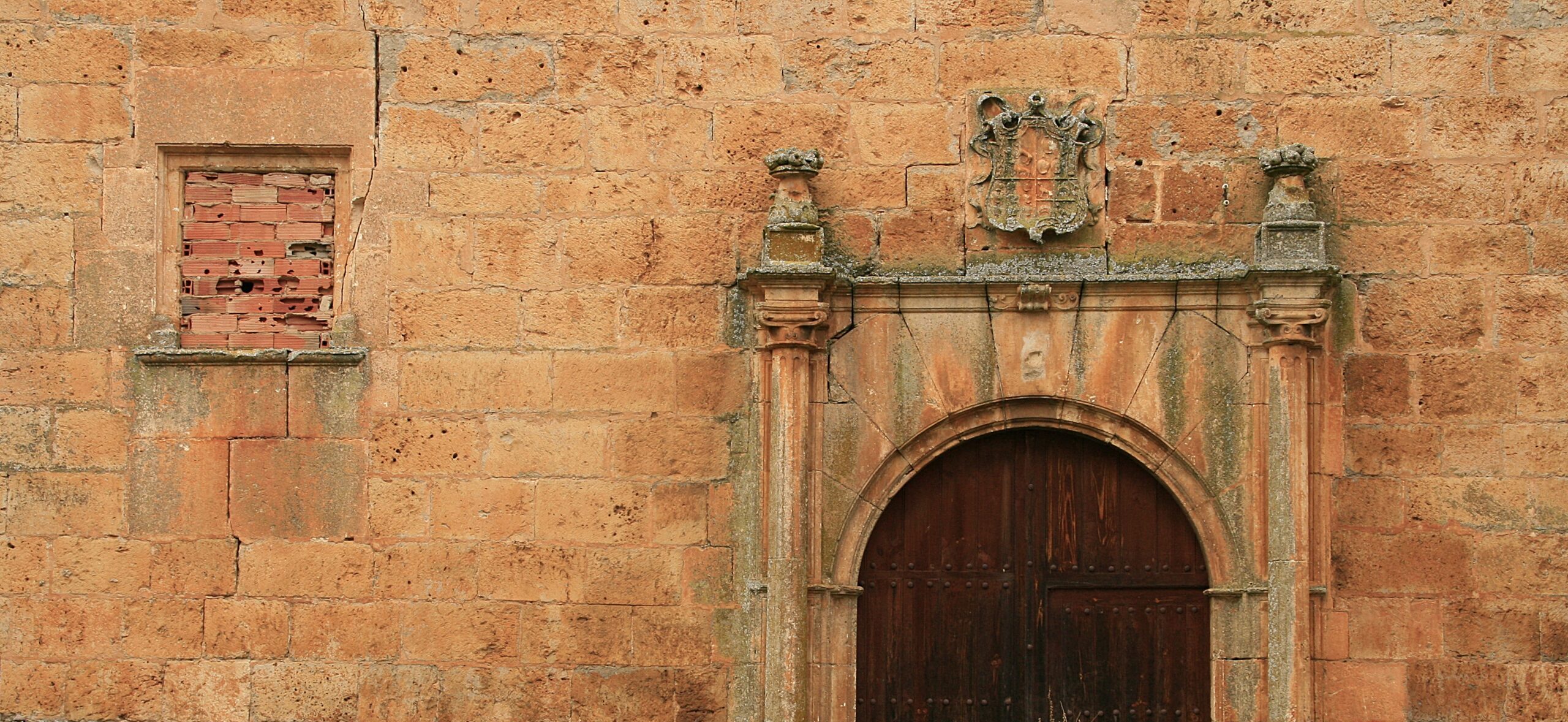 rock architecture wood window wall arch facade chapel brick door ruins monastery history brickwork middle ages ancient history 135021 e1768214051602