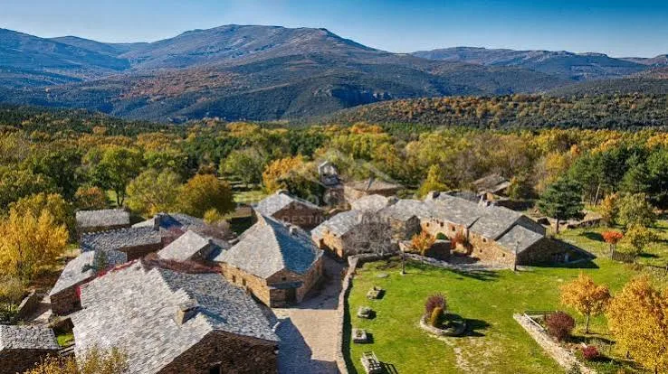 Pueblos de la Arquitectura Negra