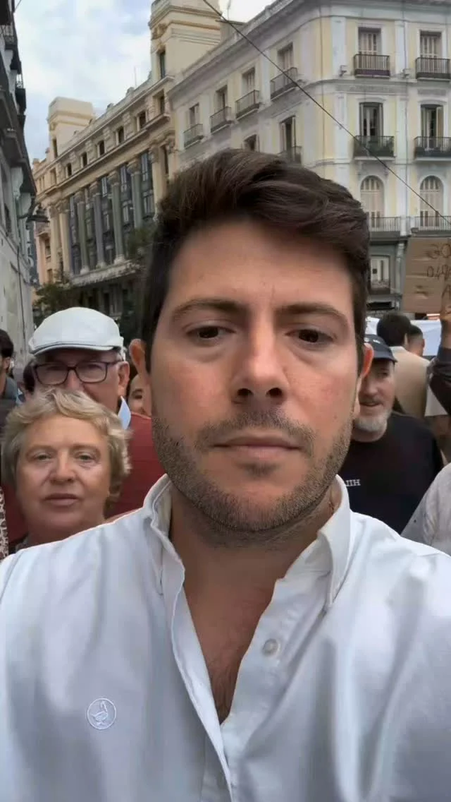 Nuestros compañeros del PCAS TC Valle del Tiétar han encontrado esta joya del Tte de Alcalde del PP de Arenas de San Pedro. Nos mandan un mensaje, no seas como Germán.